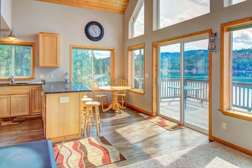 Beautiful Lake Coeur D'Alene Cabin On The Bay Hotel Mica Esterno foto